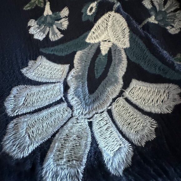 Embroidered Floral Navy Blue Peplum Blouse Medium Aeropostale Rayon Womens Top - Picture 8 of 11